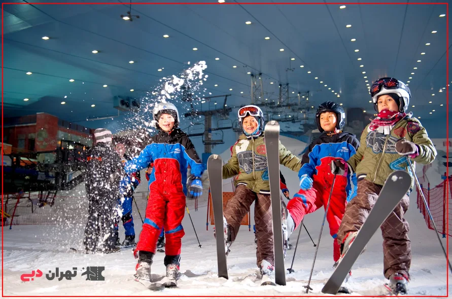 Four teenagers at the ski resort of Dubai - پیست اسکی دبی